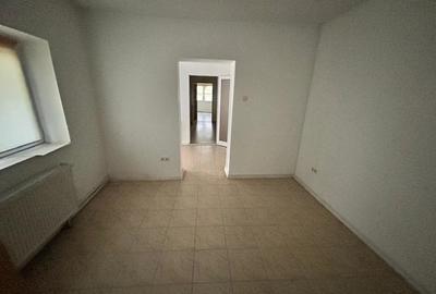 Spațiu comercial, de 90 mp, în Central - 7