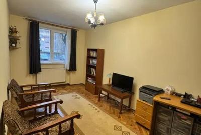 Apartament cu 3 camere decomandat în Săsar - 10
