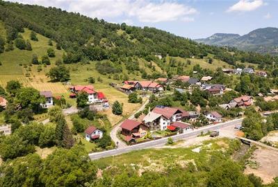 Casă cu 8 camere cu Teren 685 Mp în Exterior Est - 45