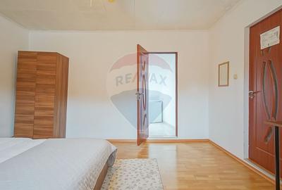 Casă cu 10 camere cu Teren 411 Mp în Schei - 21