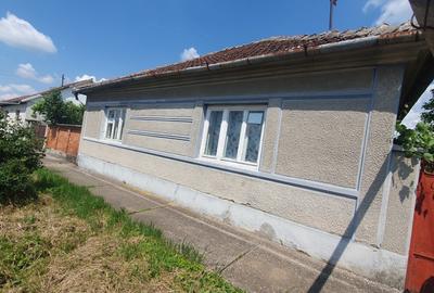 Casă cu 3 camere cu Teren 1072 Mp în Macea