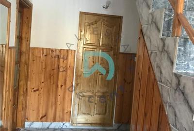 Casă cu 5 camere cu Teren 500 Mp în Stupini