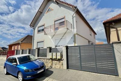 Apartament la casa - 4 camere + demisol util + curte si garaj Sibiu