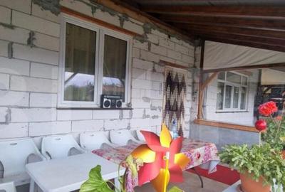 Casă cu 4 camere cu Teren 1800 Mp în Central
