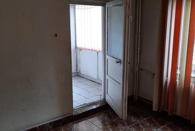 Apartament cu 4 camere decomandat în Olteniței - 19