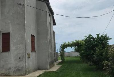 Casă cu 6 camere în Răzvani - 9
