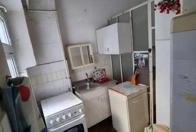 A 42 Proprietarul vinde apart 2 camere in vila linga Casa Memoriala George Bacovia, zona centrala A 42 Proprietarul vinde apart 2 camere in vila linga Casa Memoriala George Bacovia, zona centrala - 7