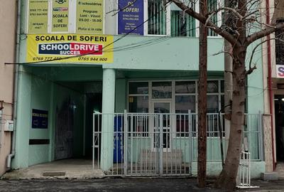 Spațiu comercial, de 80 mp, în Central - 6