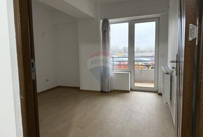 Apartament cu 3 camere de vanzare cu loc de parcare, Calea Barladului - 3
