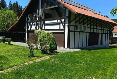 Casă cu 4 camere cu Teren 1700 Mp în Central - 1