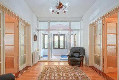 Casă cu 8 camere cu Teren 485 Mp în Central - 4