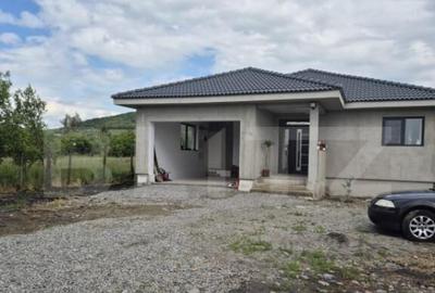 Casă cu 4 camere cu Teren 1399 Mp în Ernei - 14