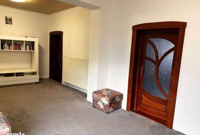 Casă cu 3 camere cu Teren 615 Mp în Central - 1