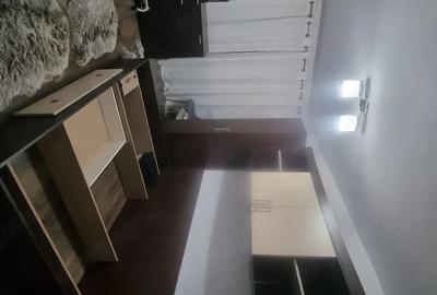 Apartament cu 3 camere decomandat în Cet - 3