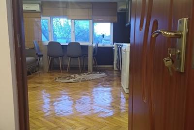 Apartament cu 3 camere semidecomandat în 1 Mai - 2