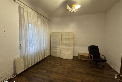 Casă cu 4 camere cu Canalizare în Grivița - 2