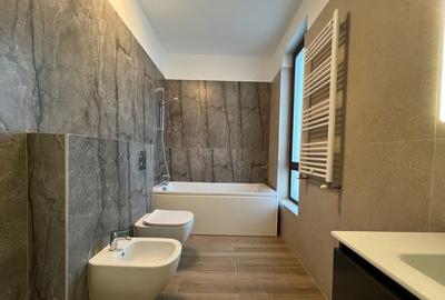 Casă cu 4 camere cu Teren 300 Mp în Tunari