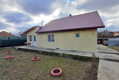 Casa 3 Camere, beci, magazie, mansarda - 500 mp Teren