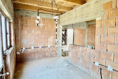 Casa la rosu cu instalatie electrica Becicherecu Mic