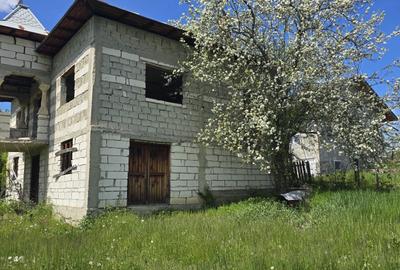 Casă cu 4 camere în Petros - 1