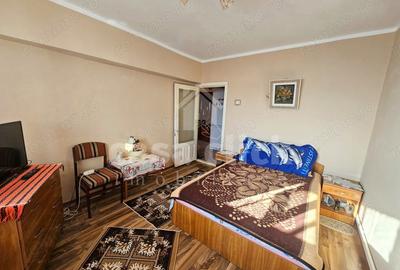 Casă cu 2 camere decomandat cu Canalizare în Central - 2