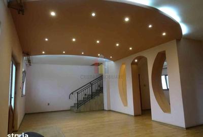 Apartament cu 5 camere în Central - 6