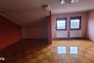 Casă cu 4 camere cu Teren 2001 Mp în Central - 1
