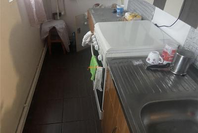 Garsoniera de , zona Spitalul Judetean Focsani , 28 mp , de - 6