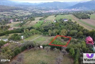 Teren de 996 mp, în Central