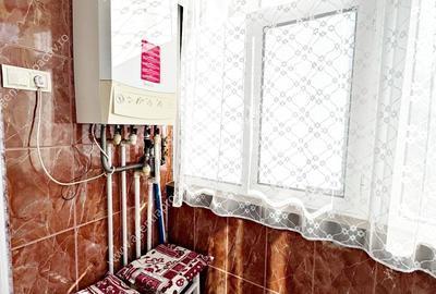 Apartament cu 3 camere decomandat în - 8