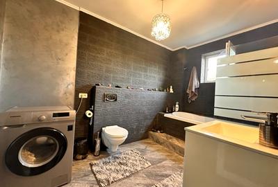 Casă individuală cu 8 camere cu Canalizare în Palazu Mare - 15