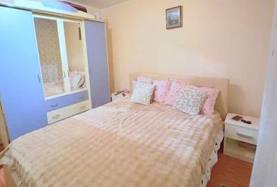 Apartament cu 3 camere decomandat în - 7