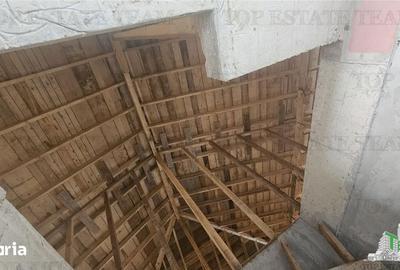 Casă cu 4 camere cu Teren 200 Mp în Central - 1