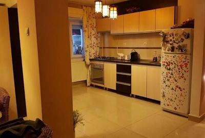 Apartament cu 3 camere decomandat în Beller