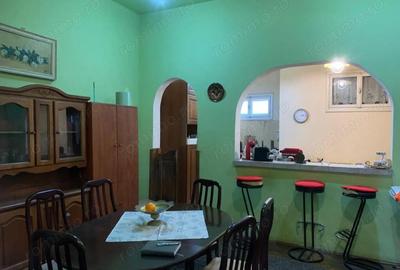 Casă cu 4 camere cu Teren 347 Mp în Sinaia - 2