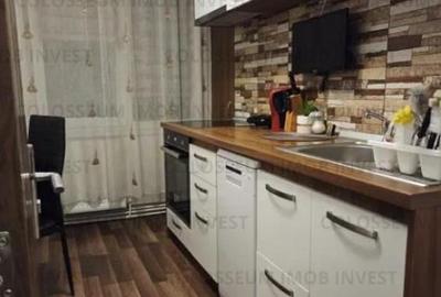 Apartament cu 3 camere decomandat în Tractorul - 3
