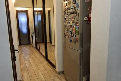 Apartament cu 3 camere decomandat în Craiovei - 2