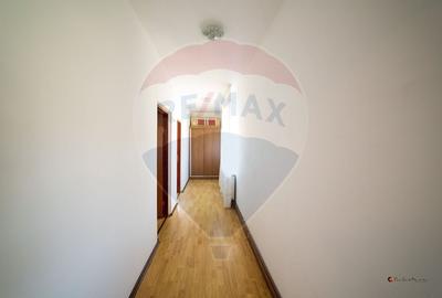 Vand/ schimb casa , 2 apartamente , curte si gradina. Teren 500 mp. - 4