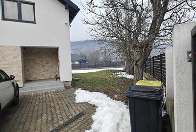 Casă cu Teren 1100 Mp în Ivănești - 3