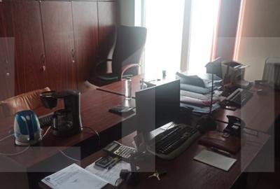 Spatiu comercial, de vanzare, parter + apartament la etaj, z - 4