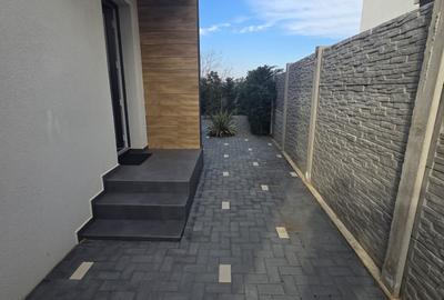 Duplex cu 3 camere cu Canalizare în Central - 2