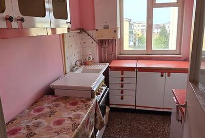 Apartament cu 3 camere semidecomandat în Central - 1
