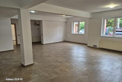 Apartament spatios, 3 camere, loc parcare, langa parc, zona linistita - 1