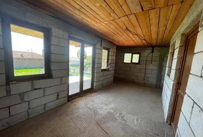 Casă cu 4 camere cu Teren 4692 Mp în Rasova - 9