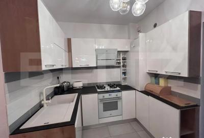 Apartament cu 4 camere semidecomandat, mobilat în 1 Mai - 18
