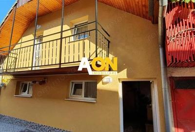 Apartament cu 3 camere, parter + mansarda, decomandat, zona Cetate - 1