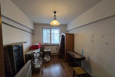 Apartament cu 3 camere decomandat, mobilat în Prelungirea Ferentari