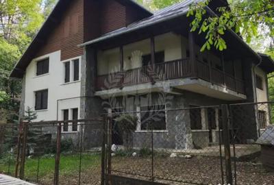 Casă cu 7 camere cu Teren 916 Mp în Cornu - 1