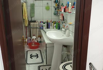 Apartament cu 3 camere decomandat în Ostroveni - 2