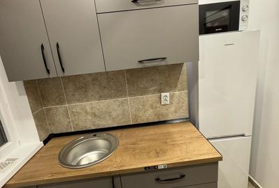 Inchiriez garsoniera mobilata, dispune de suficiente spatii - 5